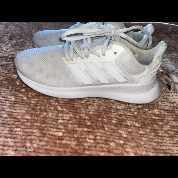 Youth boys Adidas - Like New - Picture 5 of 10